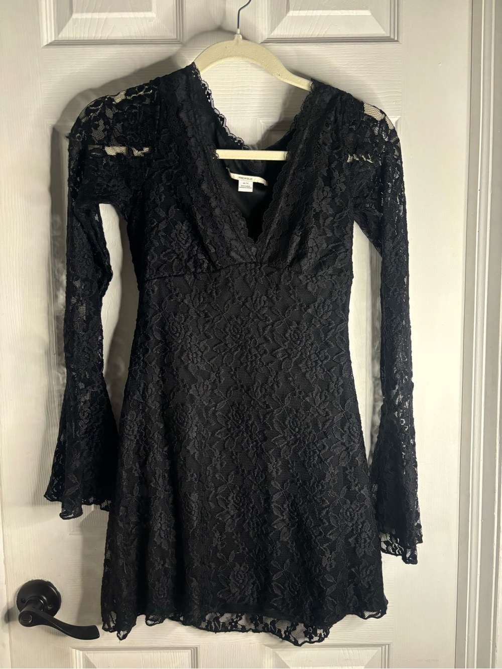 Kimchi Blue Black Long-Sleeve Lace V-Neck Dress
